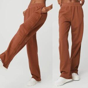 ALO Yoga Courtside Tearaway Snap Pant in Rust, Size Small